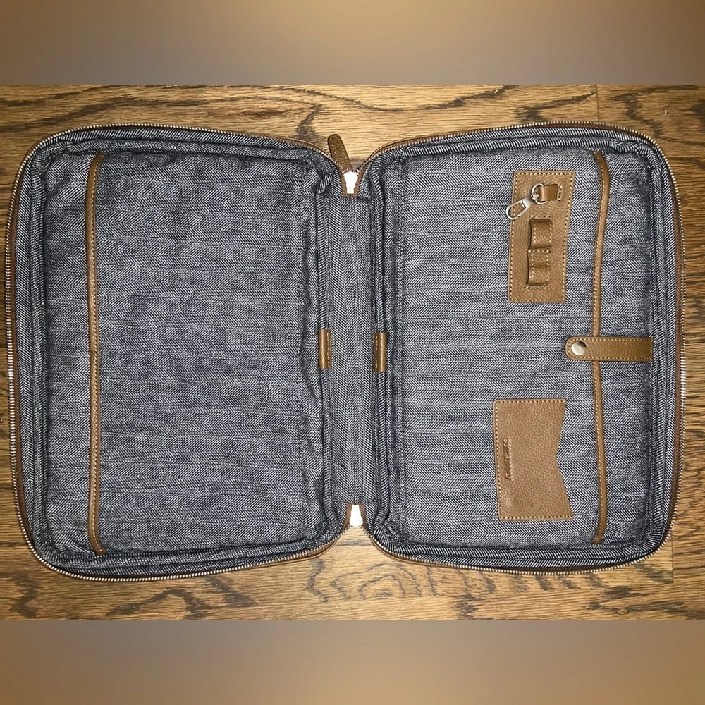 SUITSUPPLY Genuine Leather IPad/Computer Bag